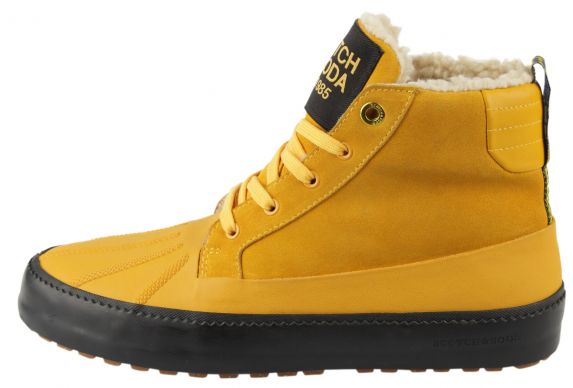 Kalt. Der Yellowboot ist ein Winterklassiker und bekommt über Sneaker-Einflüsse ein Update. Lammfell-Optiken sind ein Must-have - auch beim Schuh.