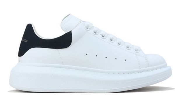 Jetzt auch Liebling der Männer: Der Sneaker von Alexander McQueen war im ersten Quartal 2019 noch das angesagteste Produkt in der Womenswear.